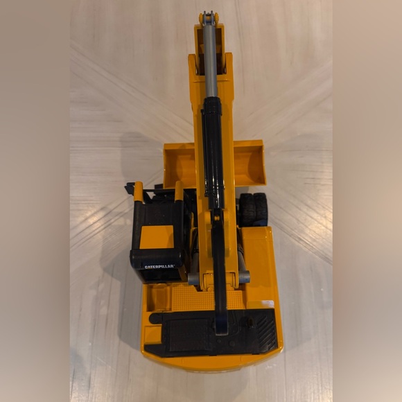 CAT Construction Toy Trucks - Mini Excavator Caterpillar Toy Digger - Picture 9 of 16